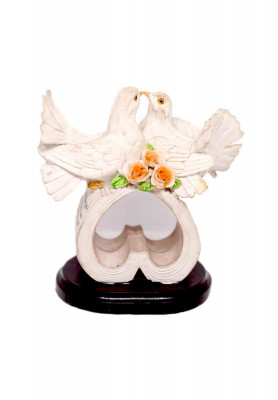 Unique Showpiece of flowers & pigeons.