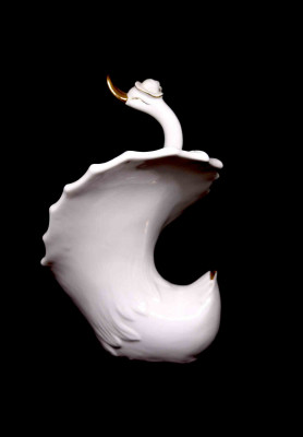  Unique Goose shaped showpiece