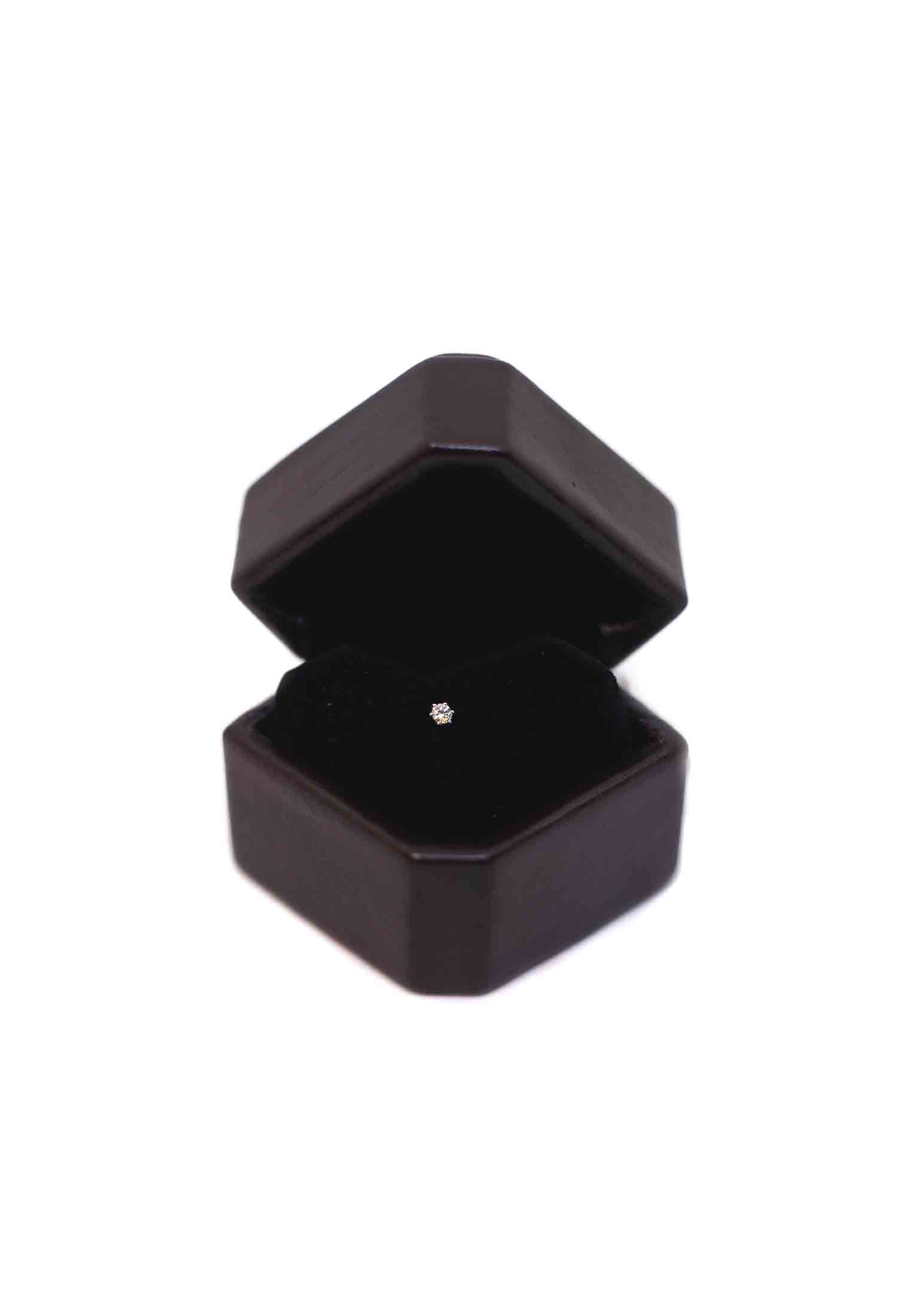 0.08 ct Diamond nose pin