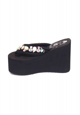 Balanced Shoe Made of Heel
