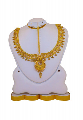 Gold plated tyra Party   