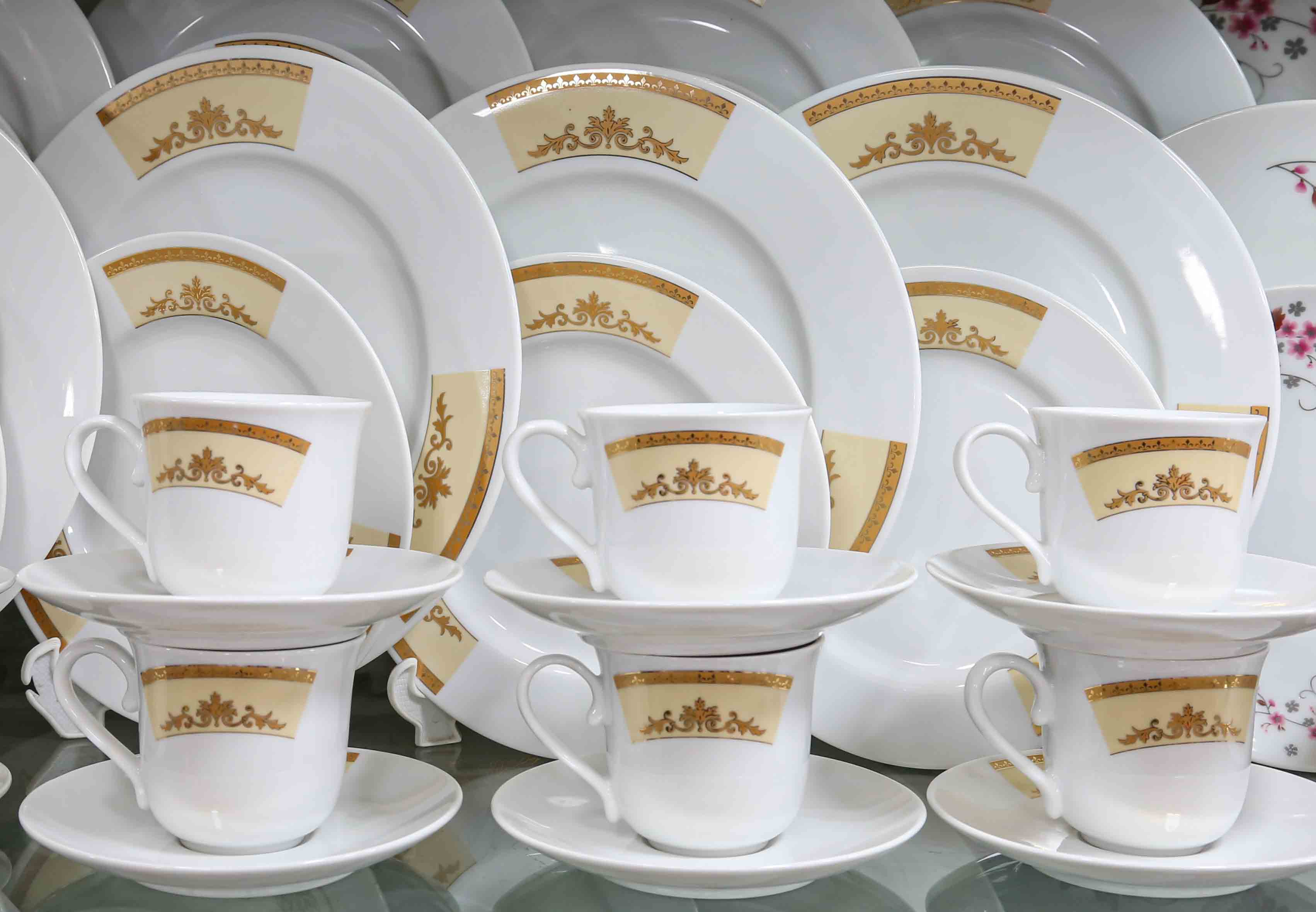 32 Pieces Paragon Dinner Set