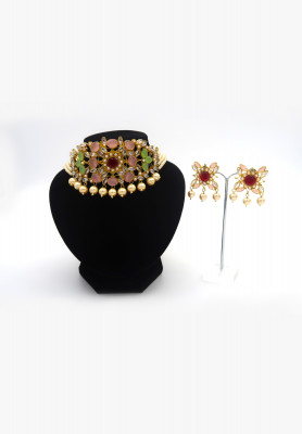 Pearl stone choker
